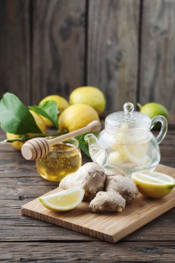 Zencefil, limon ve bal ile kokteyl