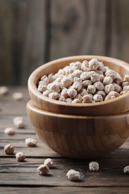 Vintage tablo üzerinde çiğ nohut