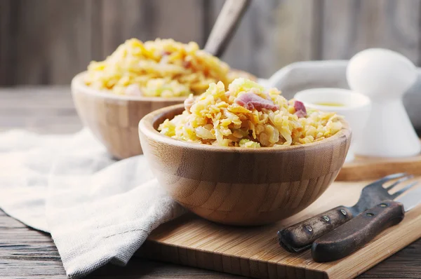 Mercimek ve jambon ile sağlıklı salata — Stok fotoğraf