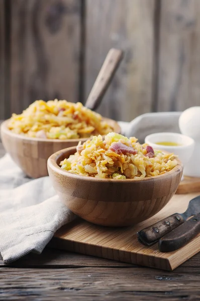 Salada saudável com lentilha e presunto — Fotografia de Stock