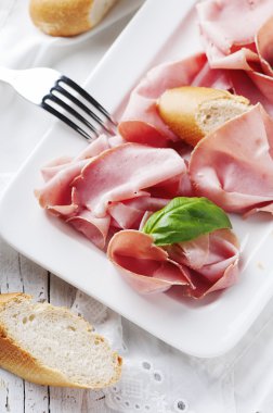 meze mortadella Bologna ile