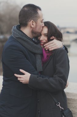 Roma'da yürüyüş aşık Çift