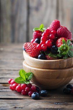 Tablo üzerinde çilek karışımı