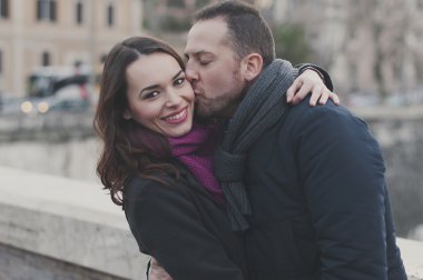 Roma'da yürüyüş aşık Çift