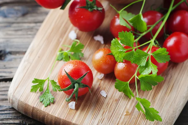 Tomatoes with green parsley — Stock Photo, Image