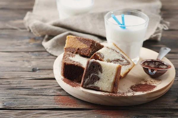 Marmur ciasta z mlekiem — Zdjęcie stockowe