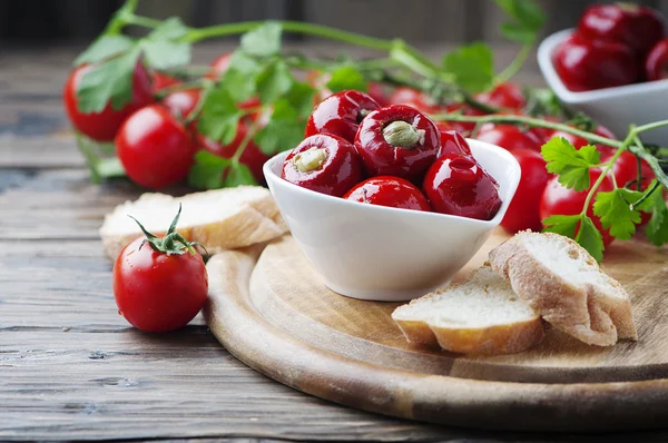 Stuffed peppers with capers and tuna — Stock Photo, Image