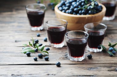 Geleneksel Sardunyalı likör