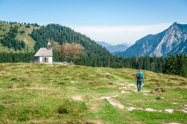 Turista v Alpách — Stock fotografie