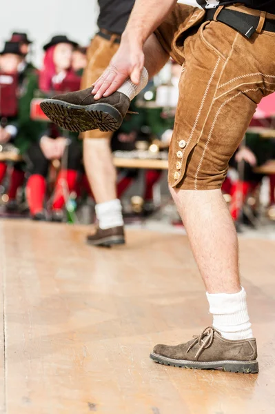 Männer beim österreichischen Volkstanz — Stockfoto