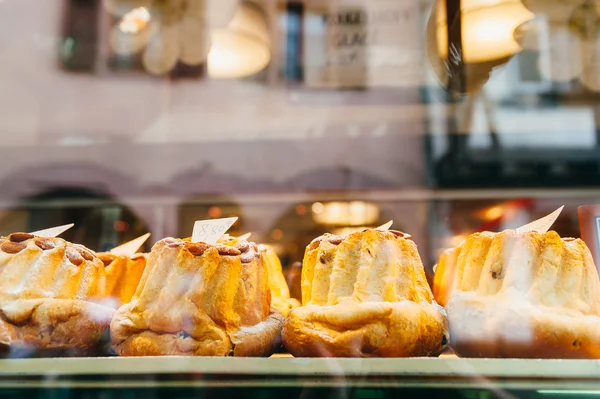 Pasteles Bundt en una panadería — Foto de Stock