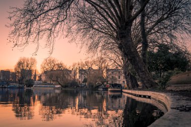 Londra Regent's kanalları üzerinden günbatımı