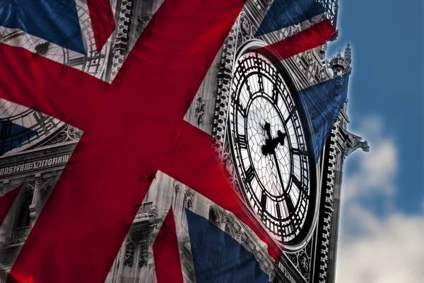 Doppelbelichtungsbild des Big Ben und der britischen Flagge mit dem Spitznamen Union Jack, in London, England — Stockbild Nahaufnahme auf Big Ben, der Uhr am britischen Parlament, auf einem c — Stockfoto