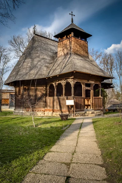 Традиційна дерев'яна сільська церква — стокове фото