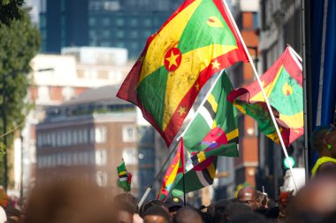 Londra, İngiltere - 29 Ağustos 2016: Notting Hill Carnival, Avrupa 'nın en büyük sokak partisi ve her Ağustos ayında Kensington ve Chelsea Kraliyet Borough' da iki günlük resmi tatil boyunca düzenlenmektedir.