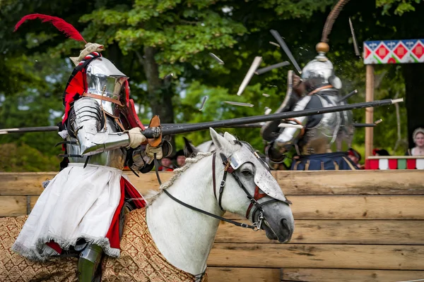 Cavalieri Armati Cavallo Carica Una Giostra Subito Dopo Impatto Jousting — Foto Stock