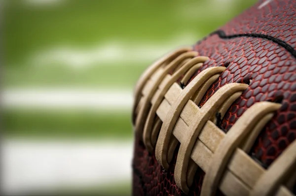 Macro Pallone Calcio Americano Indossato Vintage Con Lacci Visibili Punti — Foto Stock