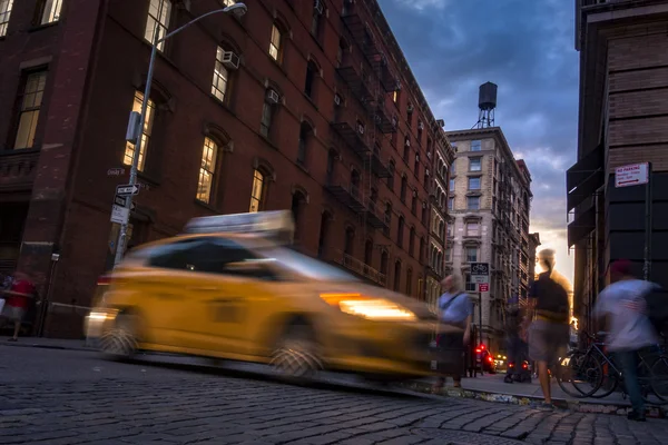 Busy Street Soho New York Usa Blurry People Moving Taxi — Stock Photo, Image