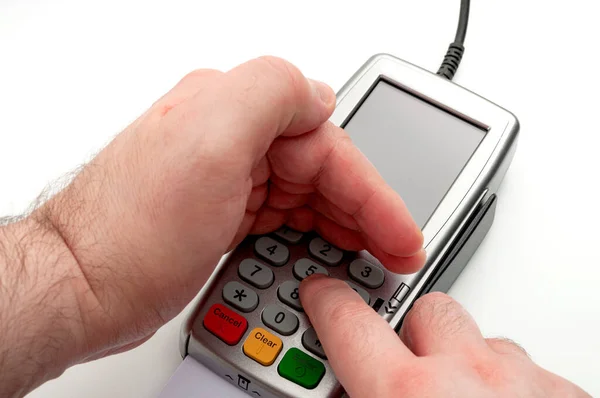 信用卡和借记卡支付 金融隐私和银行数据安全概念 作为盾牌 在白色背景的键盘上输入密码 — 图库照片