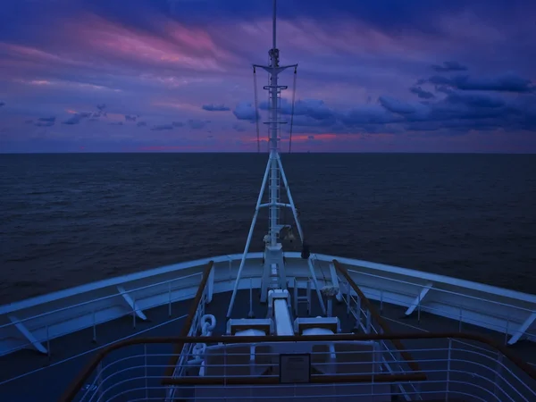 Sailing into the sunset — Stock Photo, Image