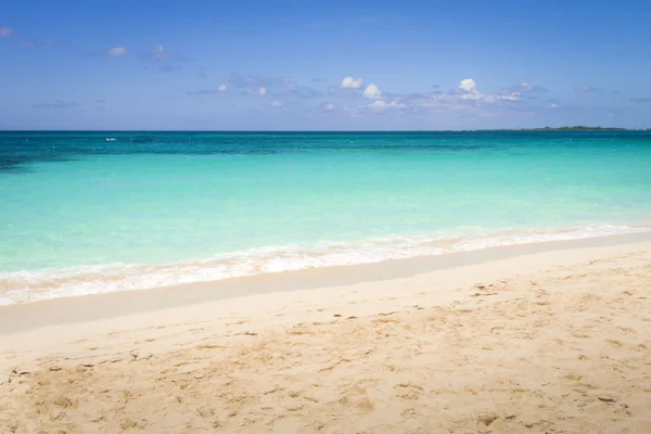 Empty beach — Stock Photo, Image