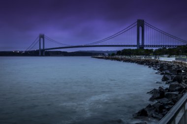 Geceleri Verrazano Köprüsü