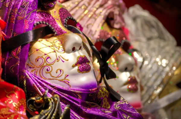 Venedik Maske wearn canavle için bekleyen — Stok fotoğraf