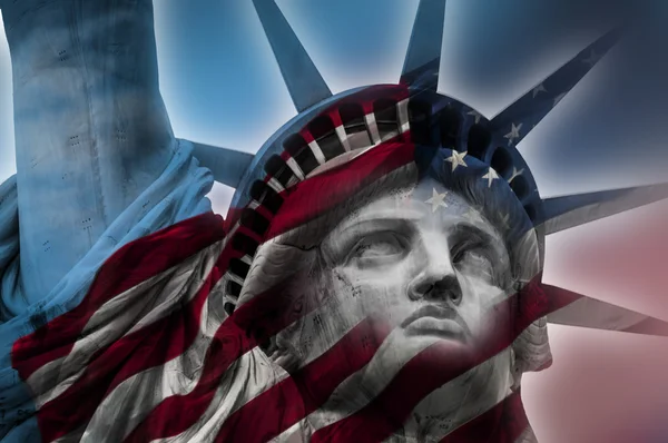 Image double exposition de la Statue de la Liberté et du drapeau américain Images De Stock Libres De Droits