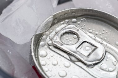 Soda buz Su damlacıkları ile olabilir