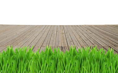 Ahşap plakalar ve çim