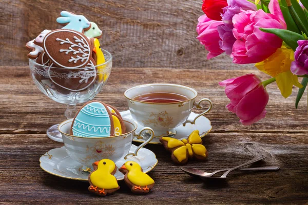 Beker met Pasen cookies — Stockfoto