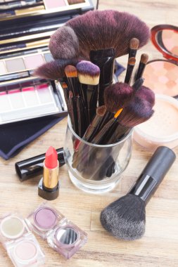 fırçalar ile olabilir