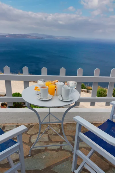 Desayuno fresco junto al mar — Foto de Stock