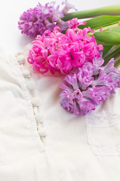 Pink and violet hyacinths — Stock Photo, Image