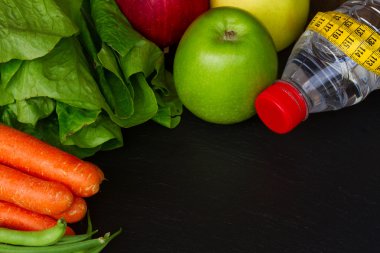 Masada sağlıklı yemek var.