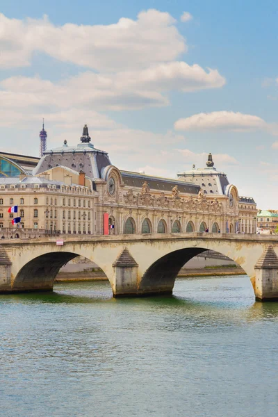 Orsay museum och floden Siene, Frankrike — Stockfoto