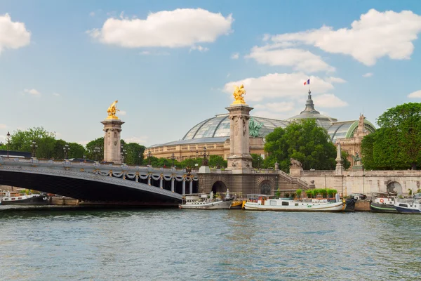 Puente de Alexandre III en París, Francia — Foto de Stock