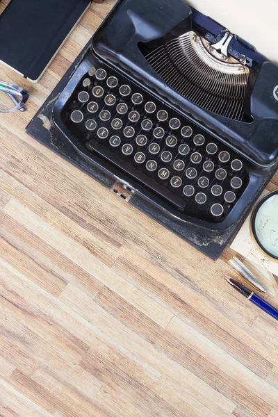 Typewriter on table — Stock Photo, Image