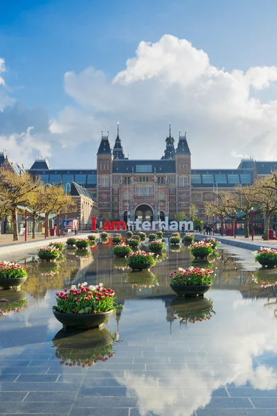 Rijksmuseum és szobor Amszterdam vagyok. — Stock Fotó