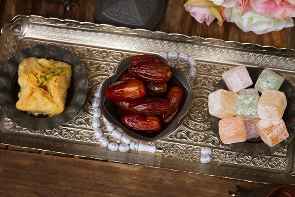 Turkish delights with tasbih — Stock Photo, Image