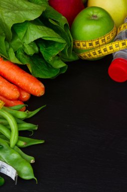 Masada sağlıklı yemek var.