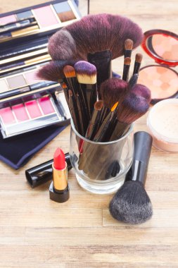 fırçalar ile olabilir