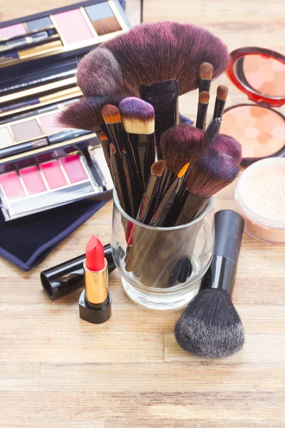 fırçalar ile olabilir