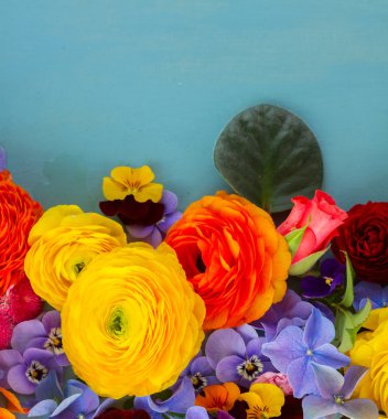 Çiçekler şenlik kompozisyonu