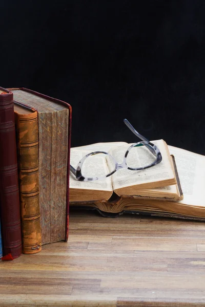 Books and glasses — Stock Photo, Image