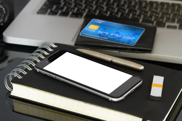 Escrivaninha com telefone e cartão de plástico — Fotografia de Stock