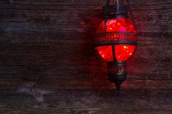 Rote orientalische Lampe — Stockfoto