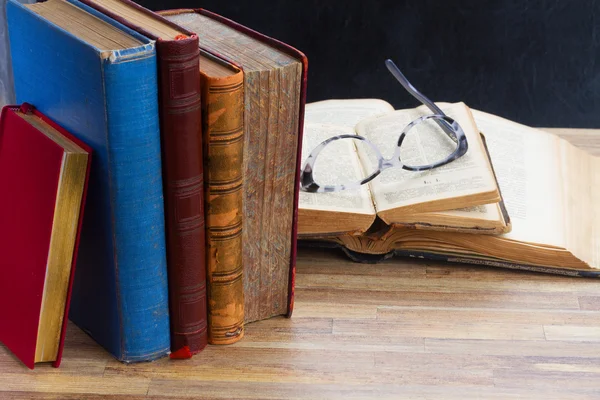 Books and glasses — Stock Photo, Image