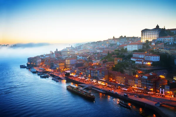 Colina com cidade velha do Porto, Portugal — Fotografia de Stock