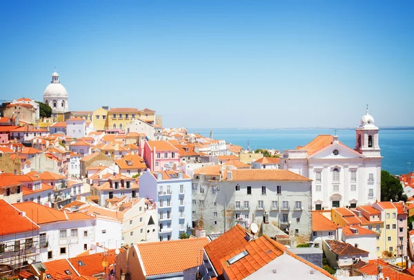 Вид Alfama, Lisbon, Portugal — стоковое фото